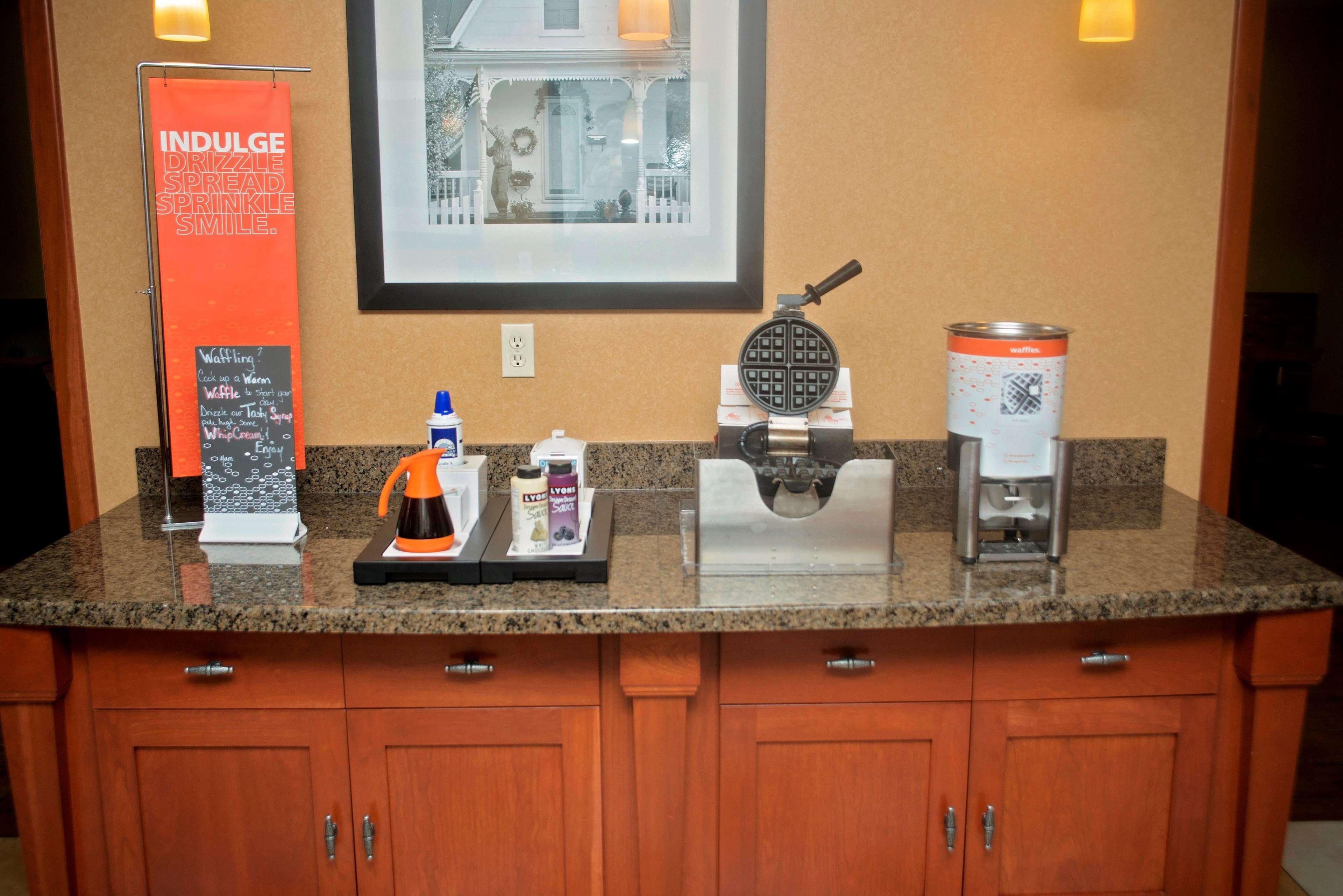 Hampton Inn Эванстон Экстерьер фото