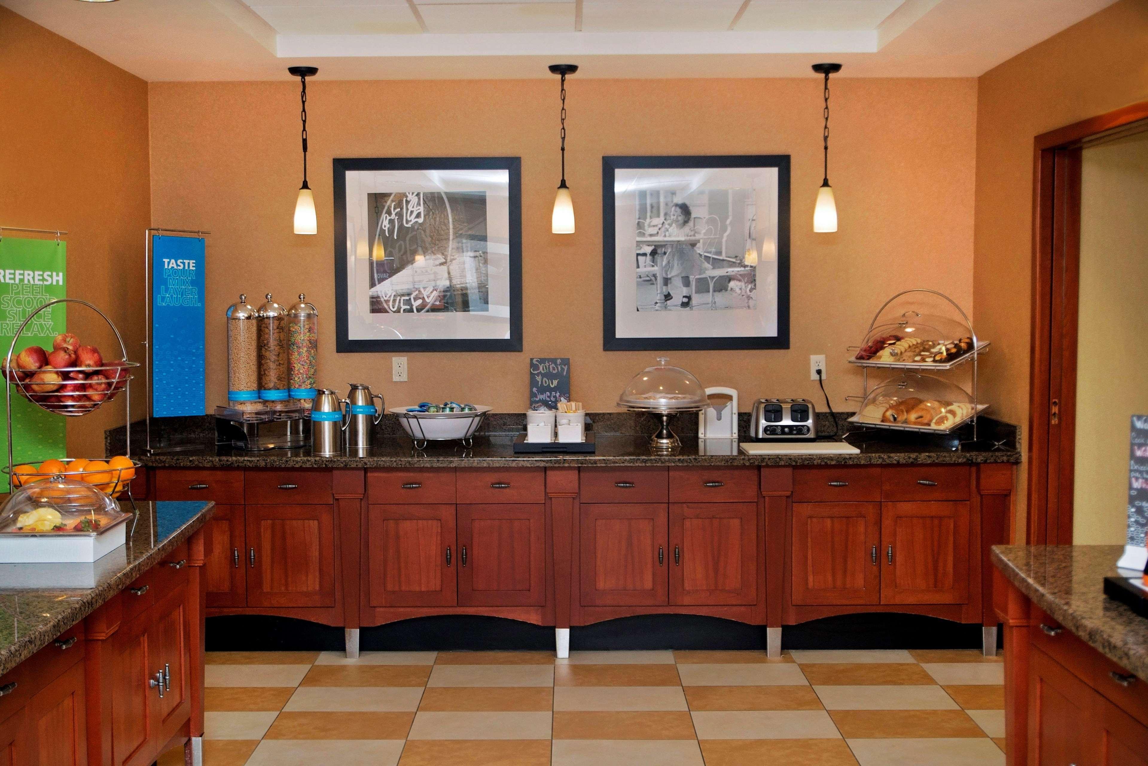 Hampton Inn Эванстон Экстерьер фото