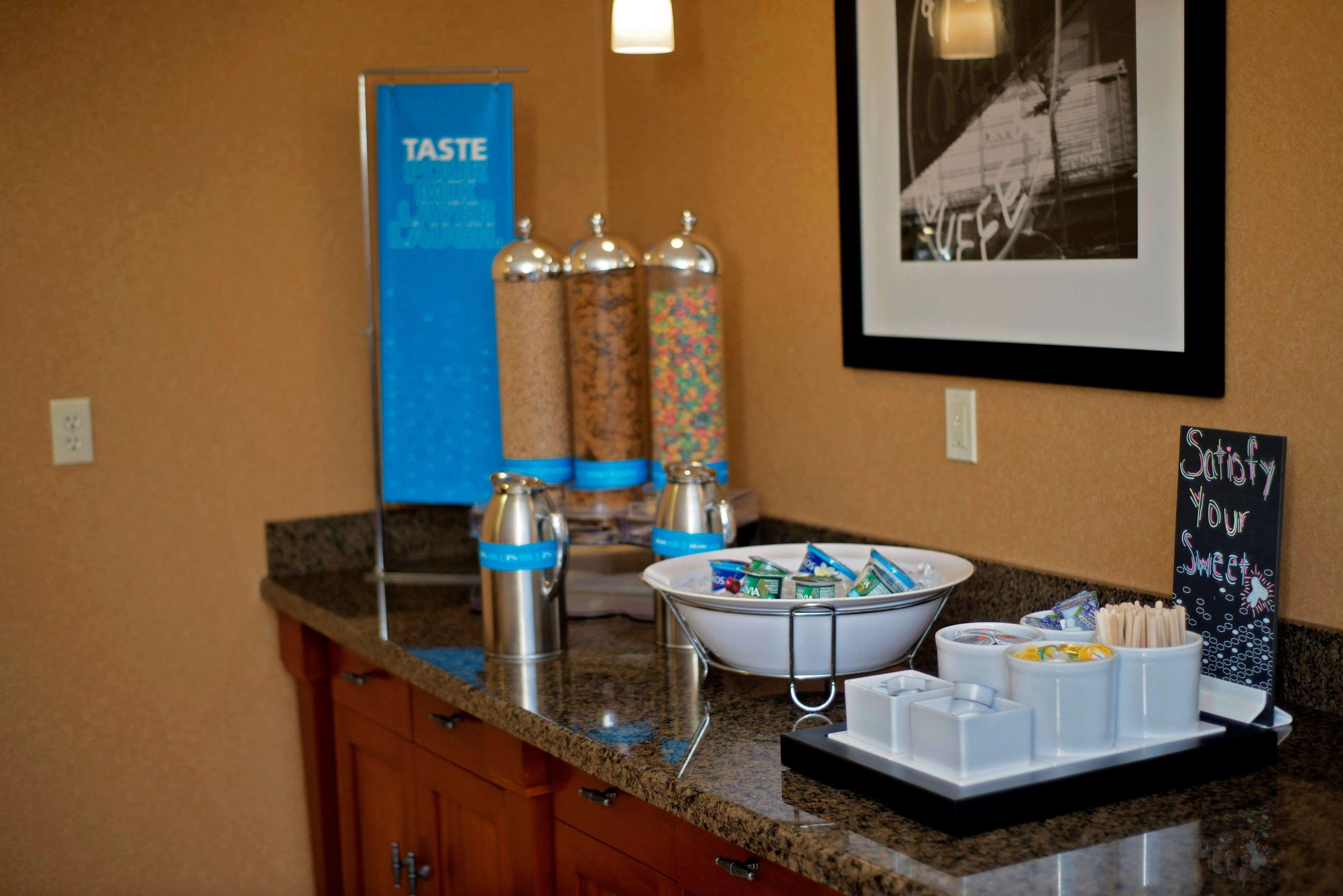 Hampton Inn Эванстон Экстерьер фото