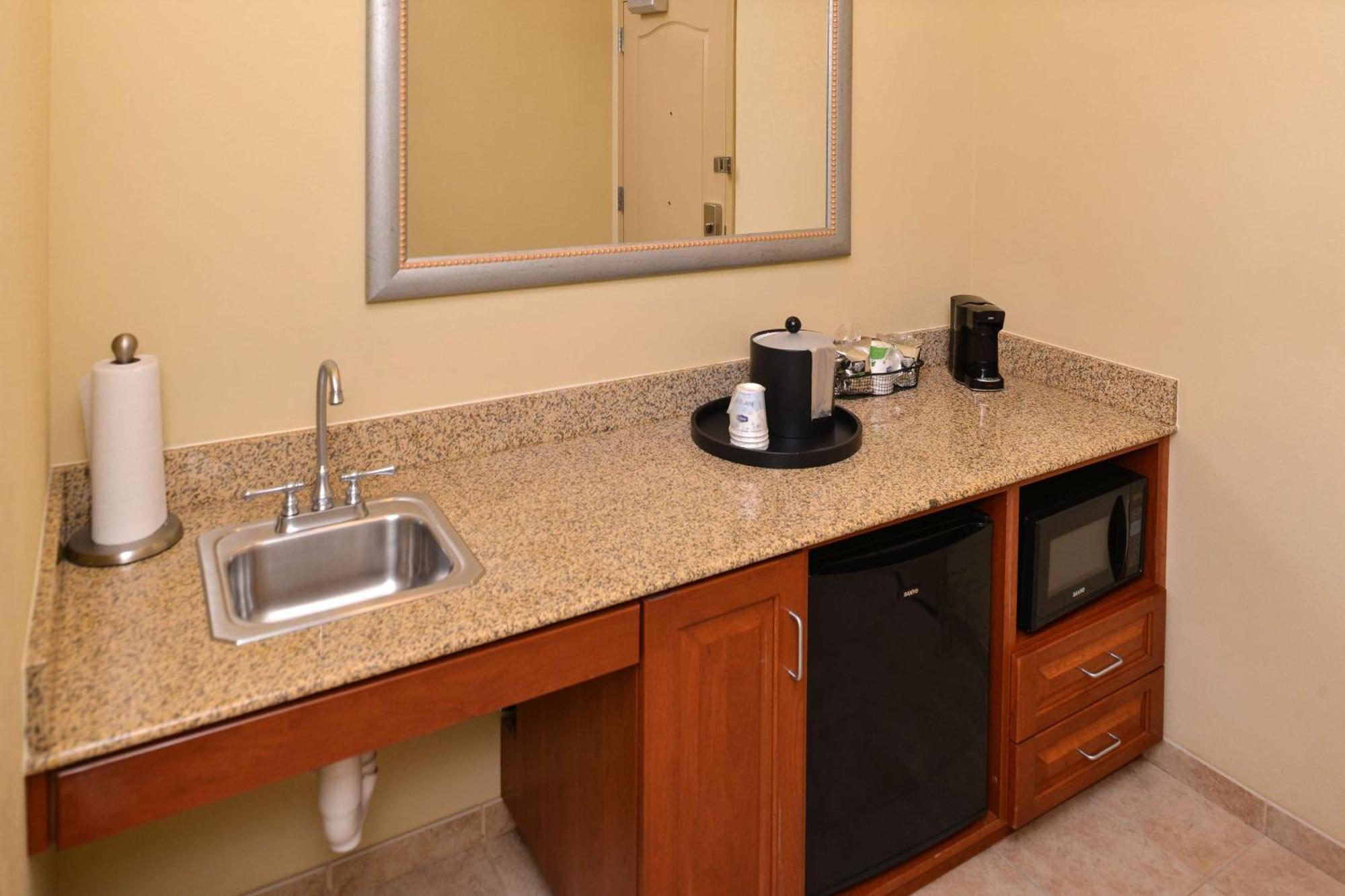 Hampton Inn Эванстон Экстерьер фото