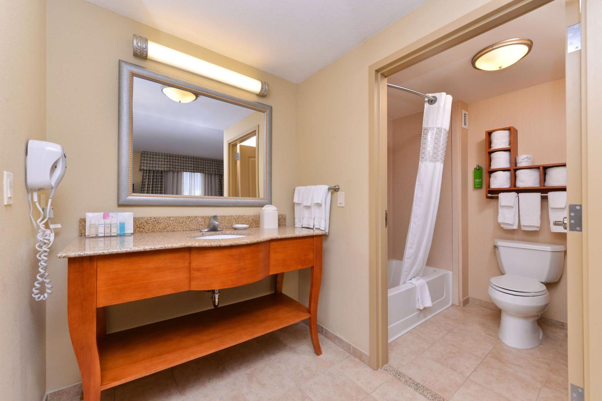 Hampton Inn Эванстон Экстерьер фото