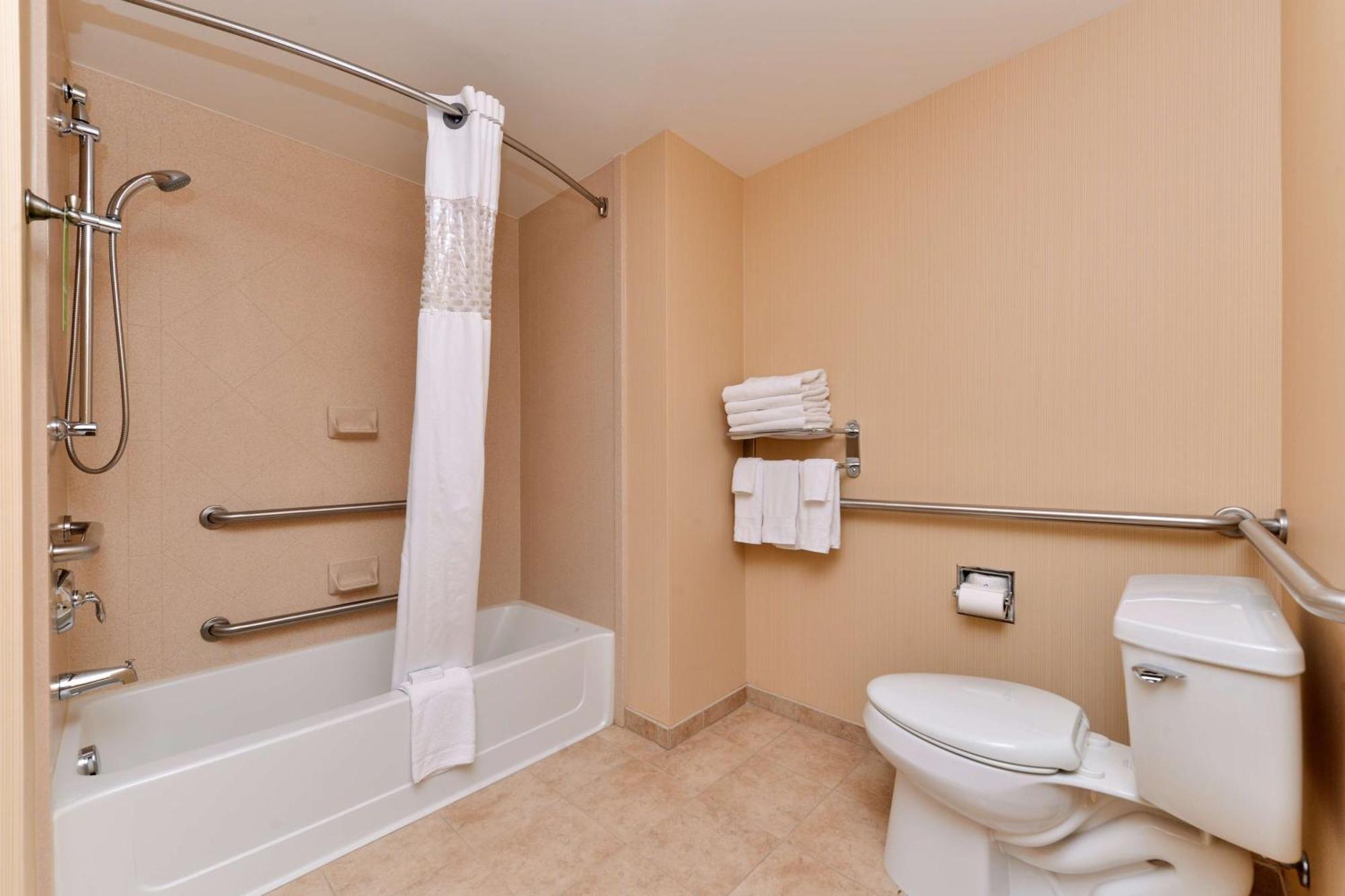 Hampton Inn Эванстон Экстерьер фото