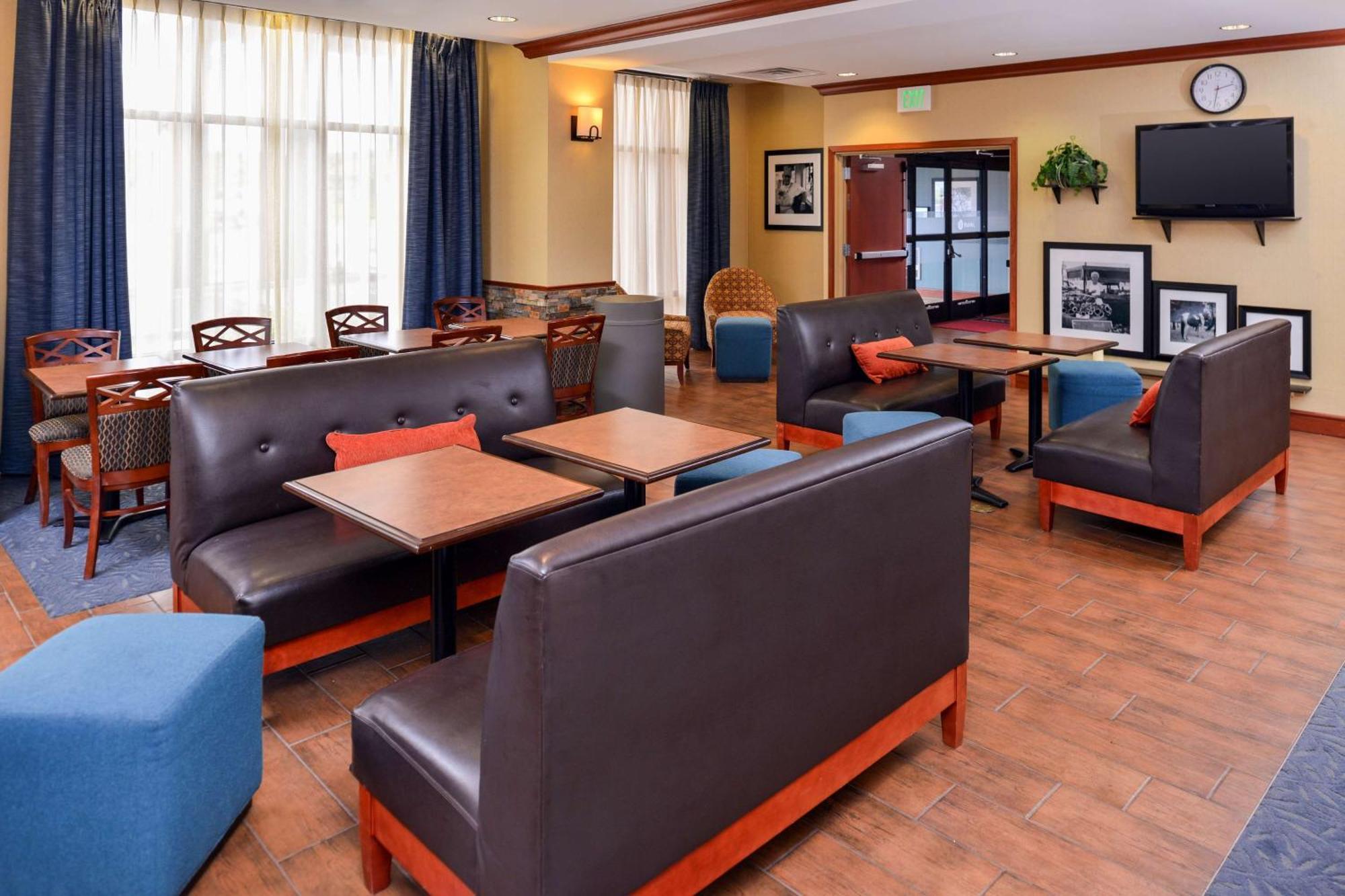 Hampton Inn Эванстон Экстерьер фото