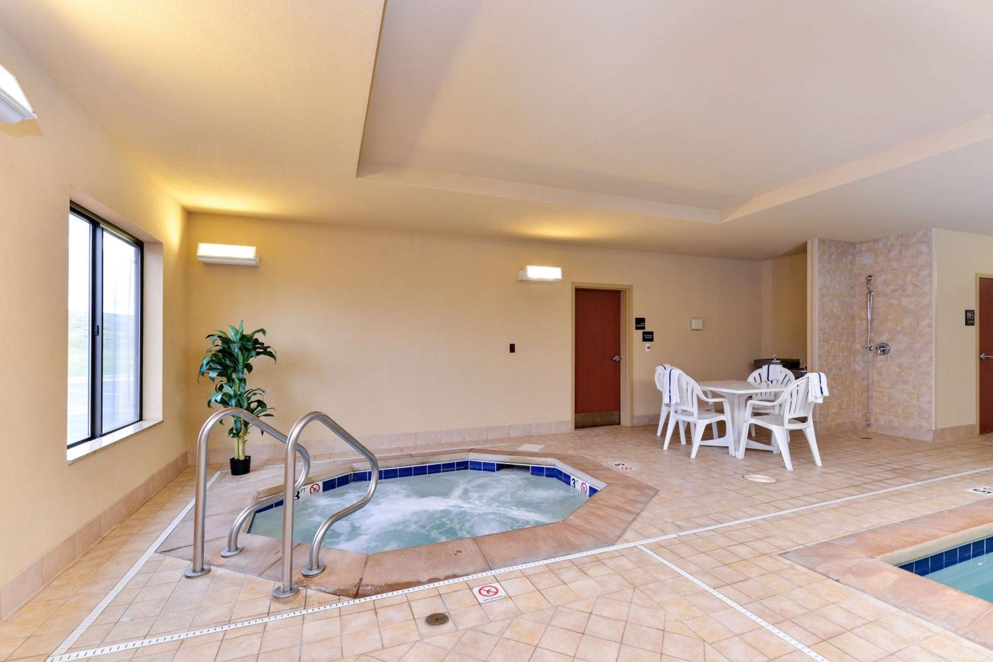 Hampton Inn Эванстон Экстерьер фото