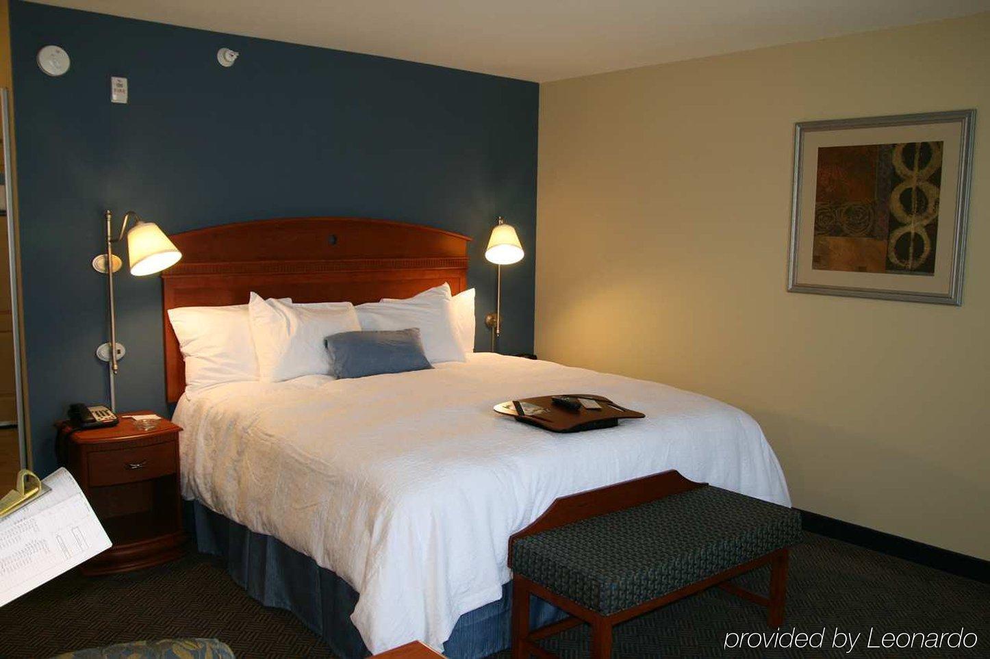 Hampton Inn Эванстон Номер фото