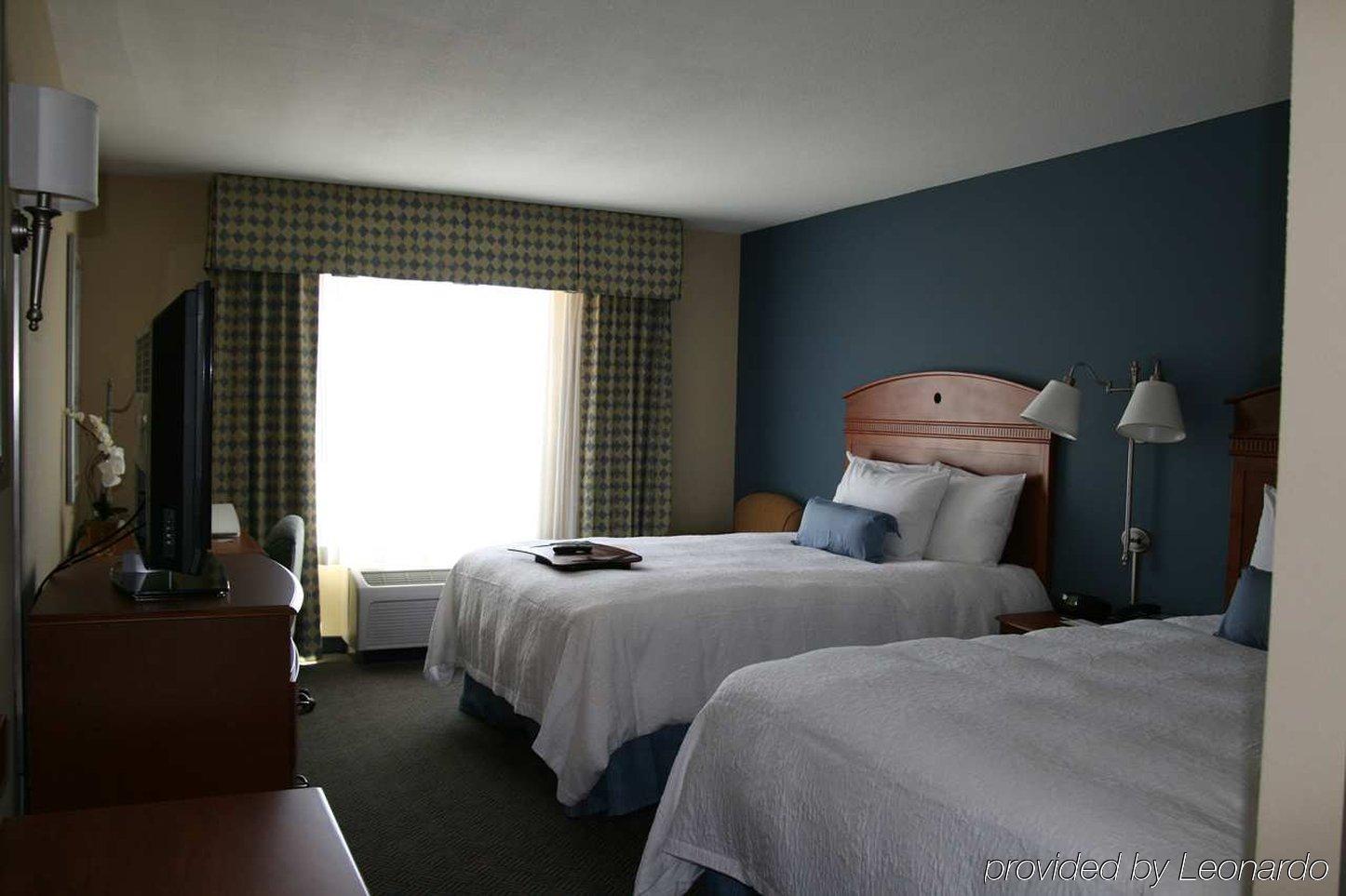 Hampton Inn Эванстон Номер фото