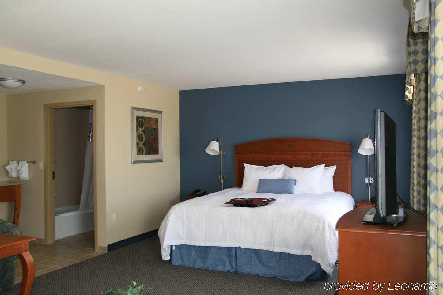 Hampton Inn Эванстон Номер фото