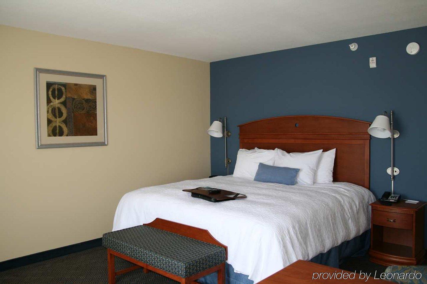 Hampton Inn Эванстон Номер фото